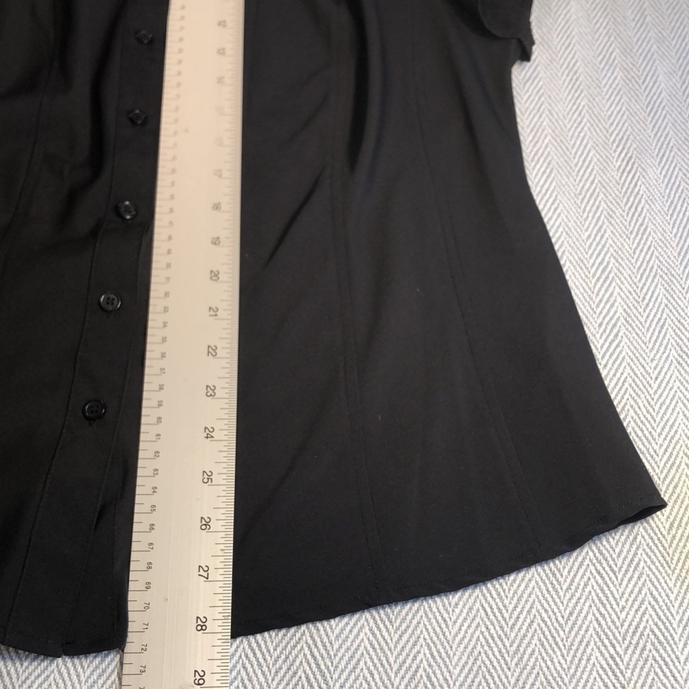 BLACK BUTTON DOWN CAP SLEEVE 1X Stretch Princess Seams, Pit to Pit 21” Preworn - Picture 10 of 14